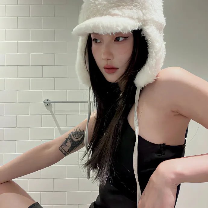 唐娜提拉 封面